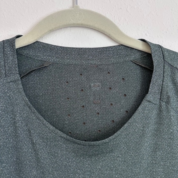 Lululemon Textured Training Short Sleeve Men's Shirt, Sz Large - Picture 4 of 6